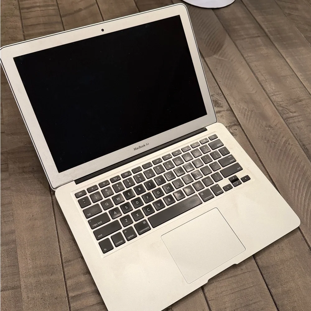 Apple MacBook Air (13-inch, Widescreen, 2017) Silver